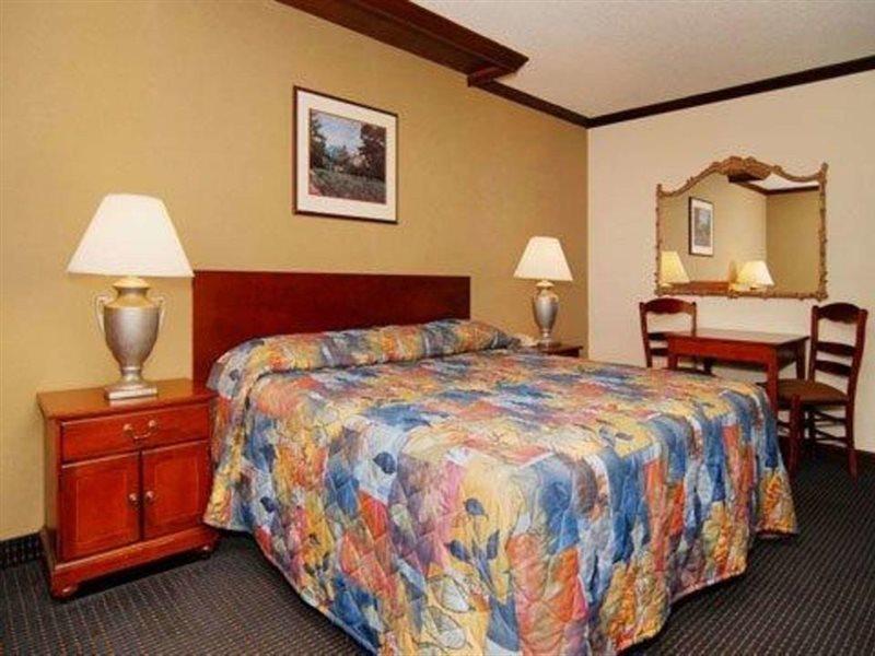 Rodeway Inn And Suites Boulder Broker Exterior photo