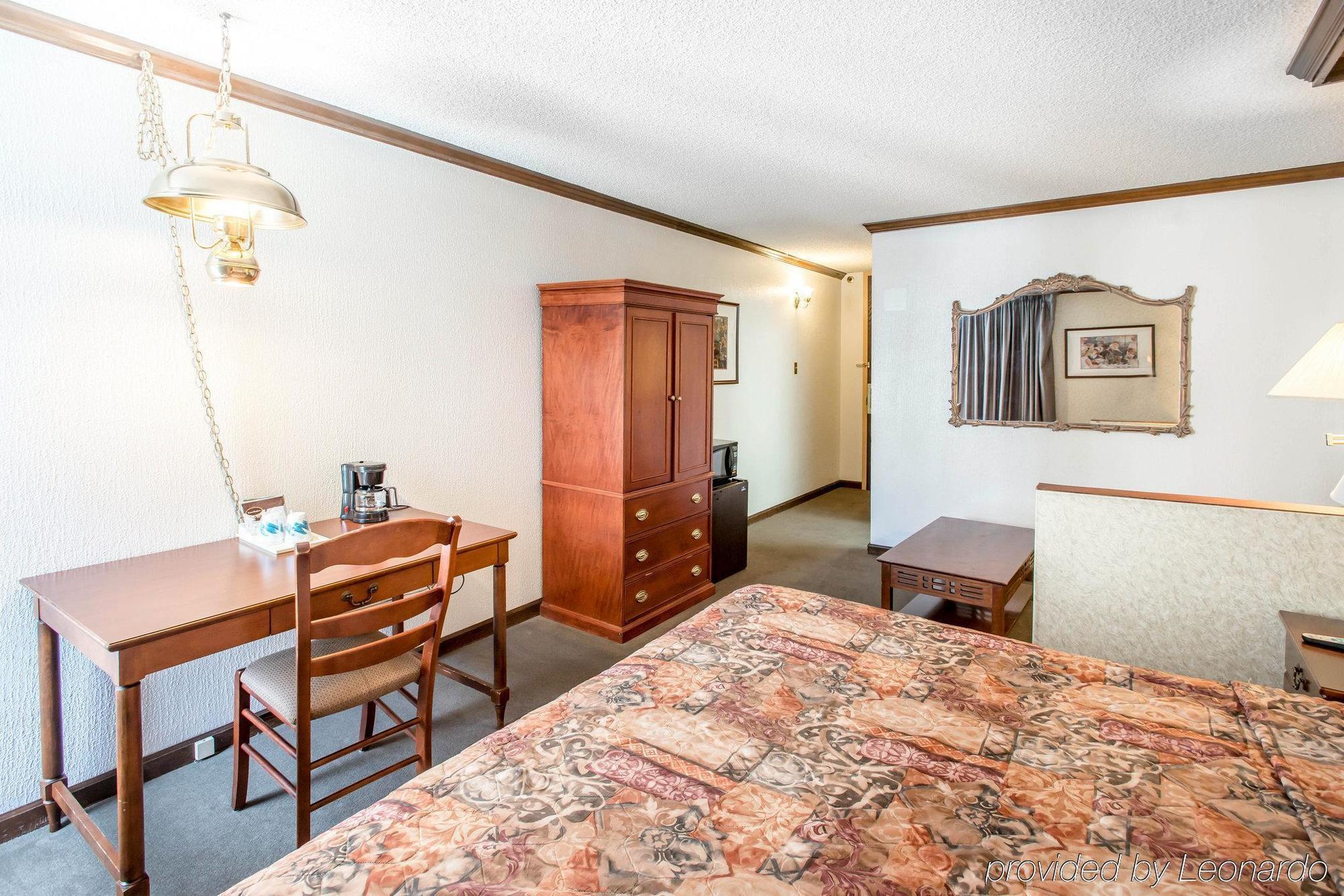 Rodeway Inn And Suites Boulder Broker Exterior photo
