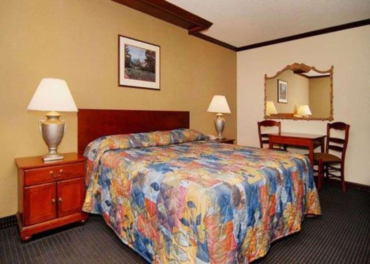 Rodeway Inn And Suites Boulder Broker Exterior photo