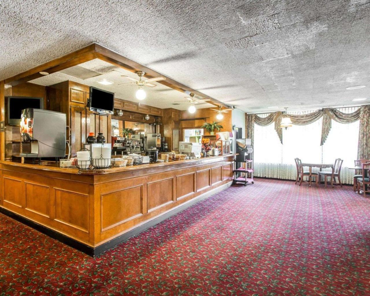 Rodeway Inn And Suites Boulder Broker Exterior photo