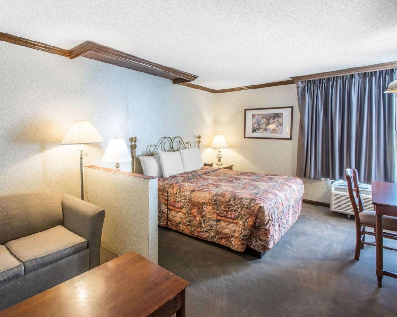 Rodeway Inn And Suites Boulder Broker Exterior photo