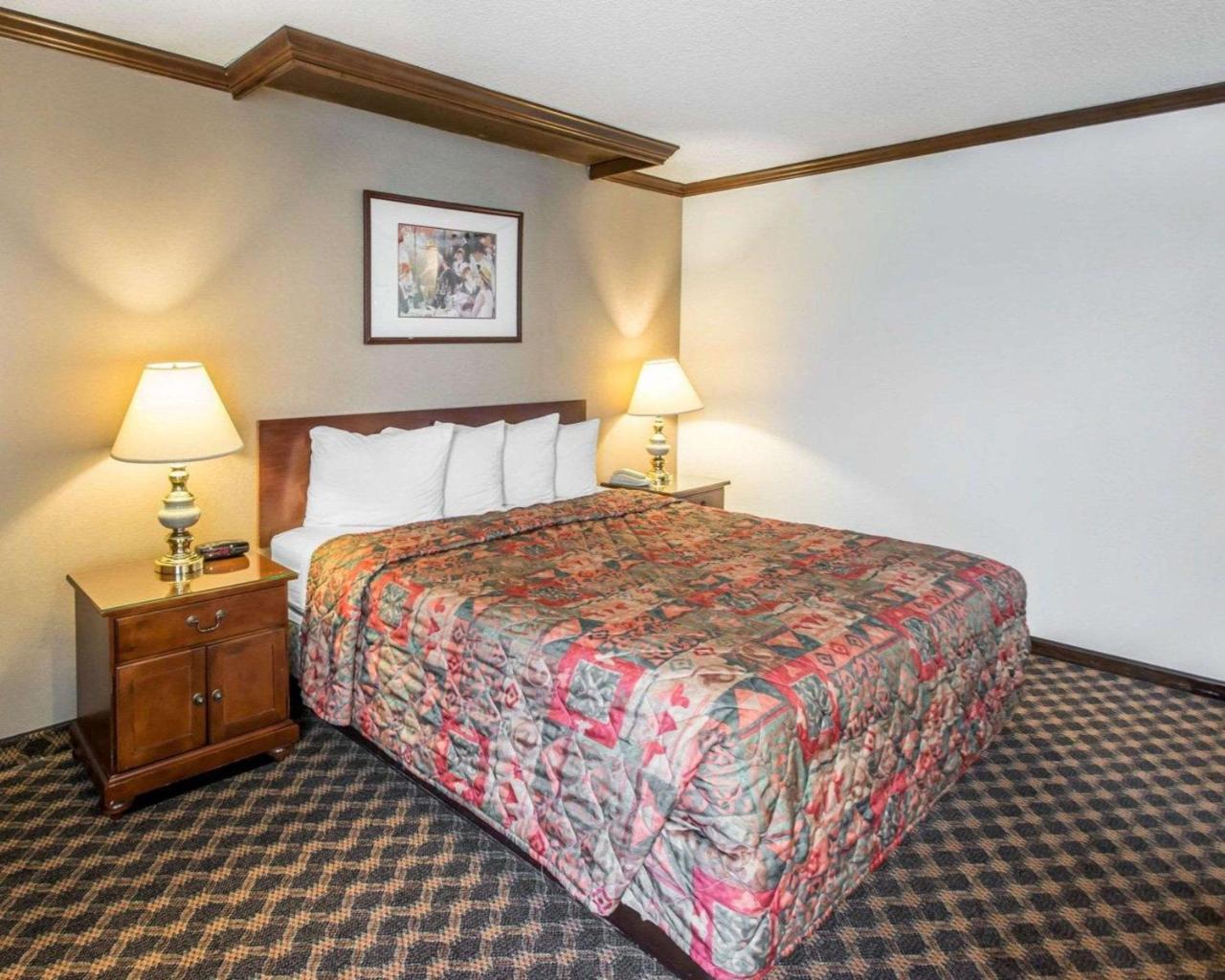 Rodeway Inn And Suites Boulder Broker Exterior photo